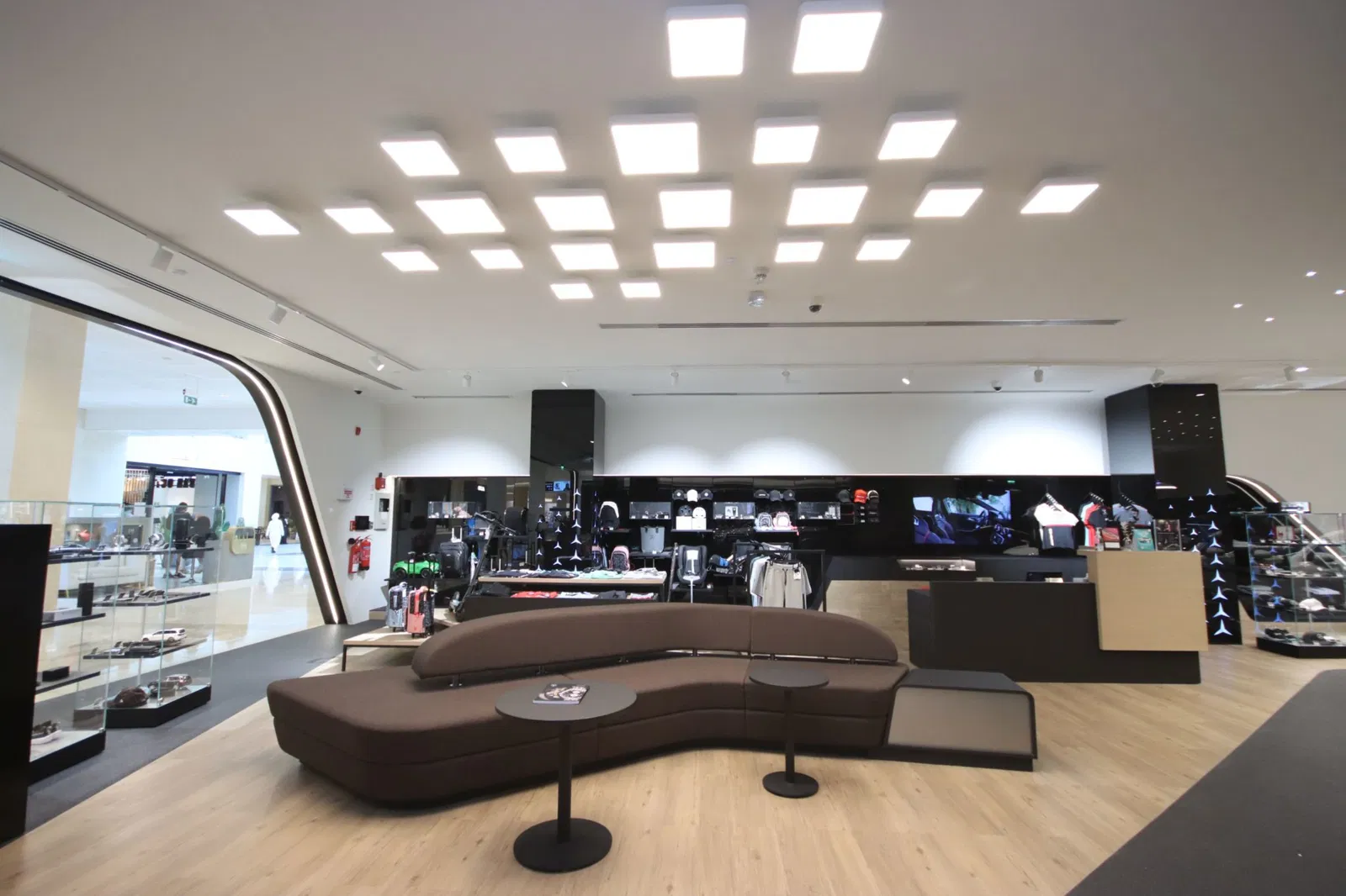Love-That-Design-Mercedes-Benz-Showroom-Yas-Mall-05-2048x1365